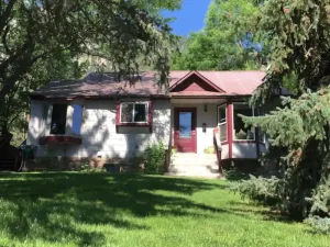 Image of Garden Home, private and spacious with hot tub, only 5 minutes to city center