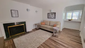 Image of Sunlight floor apartment in a house w\/private parking near Washington DC