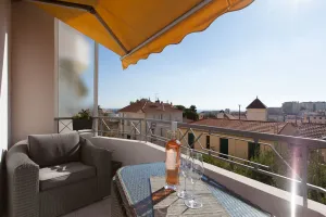 Image of Stunning views from this lovely one bedroom apartment in Cannes only a short walk from the Palais 47