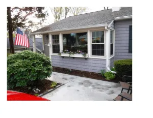 Image of Quaint 2 - Bedroom Beach House 200 steps to Pricilla Beach (private beach)