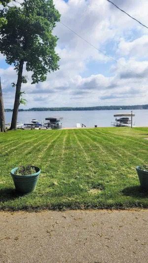 Image of Lake George cottage with large lakefront lawn