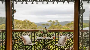 Image of Tranquil, romantic, secluded retreat with amazing views that stretch on forever!