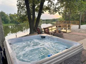 Image of Cedar Bend Cabin with 4 person hot tub!!