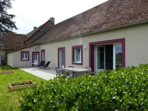 Image of \"Maison Confortable en Campagne avec Terrasse, Wi-Fi, Parking Privé et Accessibilité PMR\"