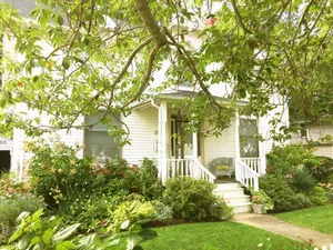 Image of Greenport Magical Gem - Beautiful Backyard And Pool