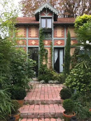 Image of A little haven of peace in a green setting