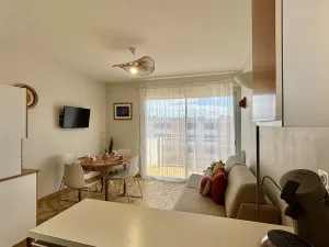 Image of Appartement 4 pers, proche plage et commerces, balcon ensoleillé, garage inclus - FR-1-229C-45