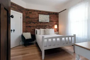 Image of Cosy Accommodation Moments From The Centre Of Town with Wifi