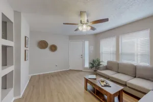 Image of Gated Uptown Condo, 2bd\/1ba, KING bed added