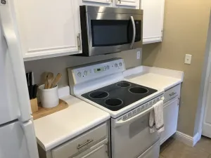 Image of Beautiful 2 Bedroom Condo with Upstairs