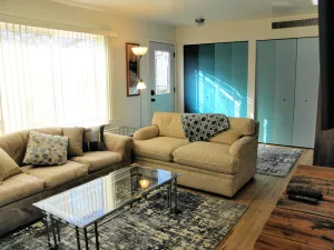 Image of Make yourself at home in this cute and bright apt!