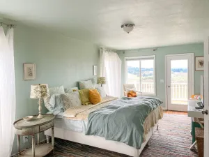 Image of Quaint farmhouse with spectacular views - large deck & fire pit