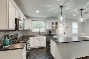 Image of Fully Furnished home on 3\/4 of an acre .Centrally located to Nashville and the airport