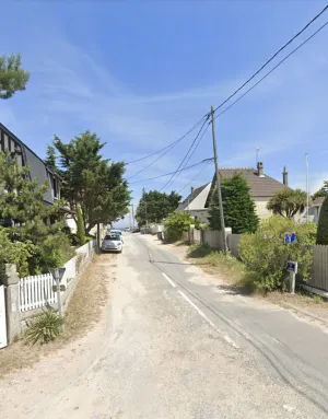Image of Sword Beach Cottage - direct access to the sea down the path