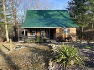 Image of Quite Cabin in Lake Cumberland Resort Burnside, KY. Screened Porches & Hot Tub