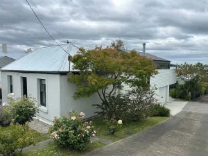 Image of Omaroo House - panoramic water views