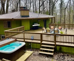 Image of Unique Octagon Ski Lodge in heart of Rib Mountain State Park with hot tub