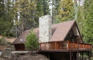 Image of Spacious, 3BR\/3Ba, A\/C, EV charger, game room, pool table, 2 miles from Yosemite