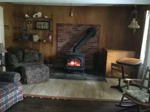 Image of Rustic Farmhouse w\/9 Beds, mins to MSU on working Farm! Pmts Avail. Mason MI