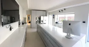 Image of Supersized whole floor Residence Near Manly