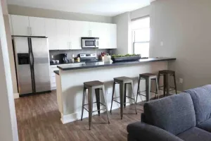 Image of The Writer’s Loft-Super spacious! 1 real bdrm\/bath in the heart of Downtown DSM