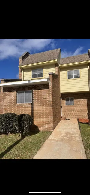 Image of 4 bed-3 baths, central location