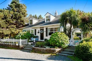 Image of Elliott Way Cottage  - Beachcomber Vacation Homes