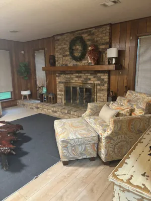 Image of Large 3 bedroom \/ 4 Beds \/ 2 Bath home very clean and spacious
