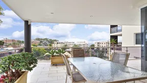 Image of Carrington, 8 15 Government Road - spacious unit with air conditioning, lift, secure parking and close to town