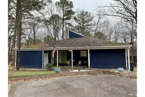 Image of Cozy, Quirky & Fun Cabin - Sleeps 8 - Dog Friendly - Fairfield Bay, Arkansas