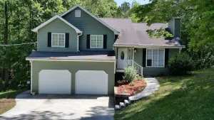 Image of 4 Bedroom, 2 Bath Home Situated on a nice Private Lot. 27 minutes to LAKEPOINT.