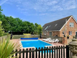 Image of Luxury Holiday Home With Pool - Sleeps 13