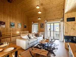 Image of Lodge neuf avec 3 chambres, terrasse et parking, à 5 min du centre de Cauterets - FR-1-401-298
