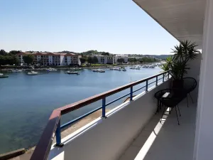 Image of Ciboure: Spacious T4 with balcony and veranda, near golf