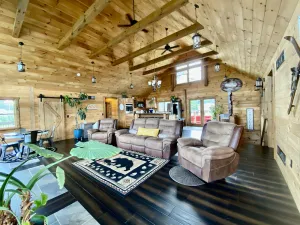 Image of Gorgeous Log Cabin with breathtaking views