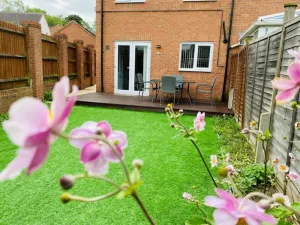Image of 3 BEDROOM HOUSE * SLEEPS 6 * PARKING * GARDEN