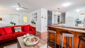 Image of SUMMER SALT  holiday house - town center, walk to the beach