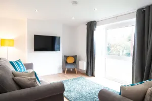 Image of The Spitfire - Renovated 3-bed house in Cheltenham, SLEEPS 8