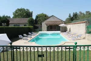 Image of Country house with pool near Paris