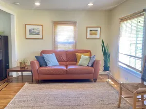 Image of Charming, light-filled SE Eugene 2-story house