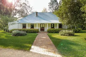 Image of Summer is here, so early morning & evening are best to explore the grounds.
