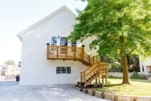 Image of Park Carriage House Rest & Explore with Hollyhock