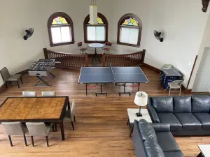 Image of Dragonfly Inn (Only 40 min to Hocking Hills area)
