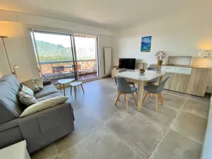 Image of T2 Bis moderne avec parking à Aix-les-Bains - FR-1-555-69