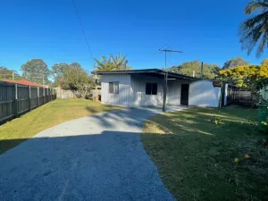 Image of Lovely 3 Bedder Condo with Trailer parking space in Kallangur