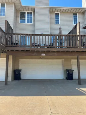 Image of 3 Bed, 2.5 Bath Large 3 Level Condo West Side Iowa City