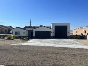 Image of 4 bed 3 bath Havasu Getaway Lakeside of the highway !! 3 minutes to launch ramp