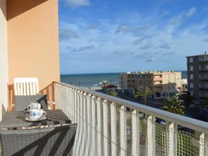 Image of Saint-Cyprien: 2-room apartment, sleeps 5, balcony, parking, near beach
