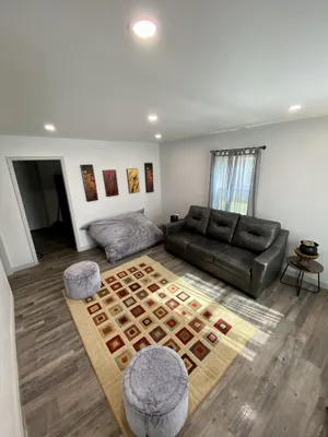 Image of Serene and Modern 5 Location, Queen Bed, Parking