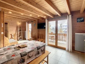 Image of Chalet, 100m from resort center, swimming pool, terrace, parking, tv, ski locker, 90m², La Toussuire